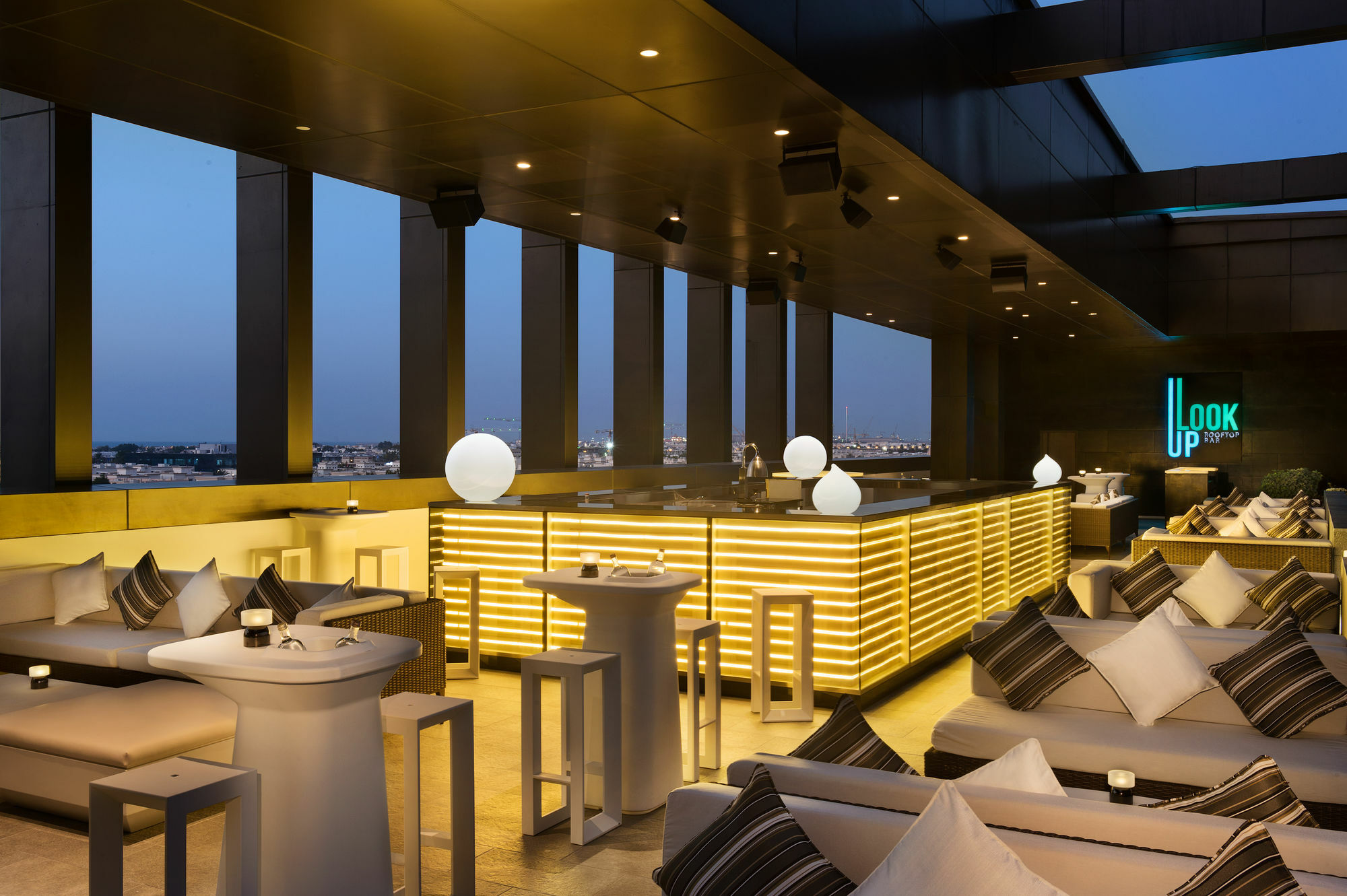 La Ville Hotel & Suites City Walk Dubai, Autograph Collection Eksteriør billede The bar