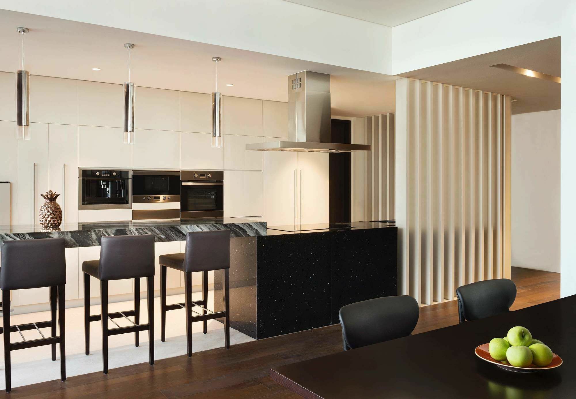 La Ville Hotel & Suites City Walk Dubai, Autograph Collection Eksteriør billede A modern kitchen